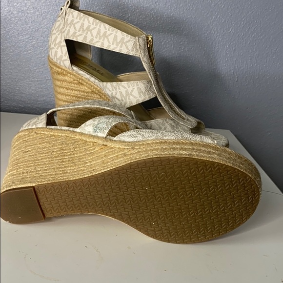 Used - Picture 3 of 3